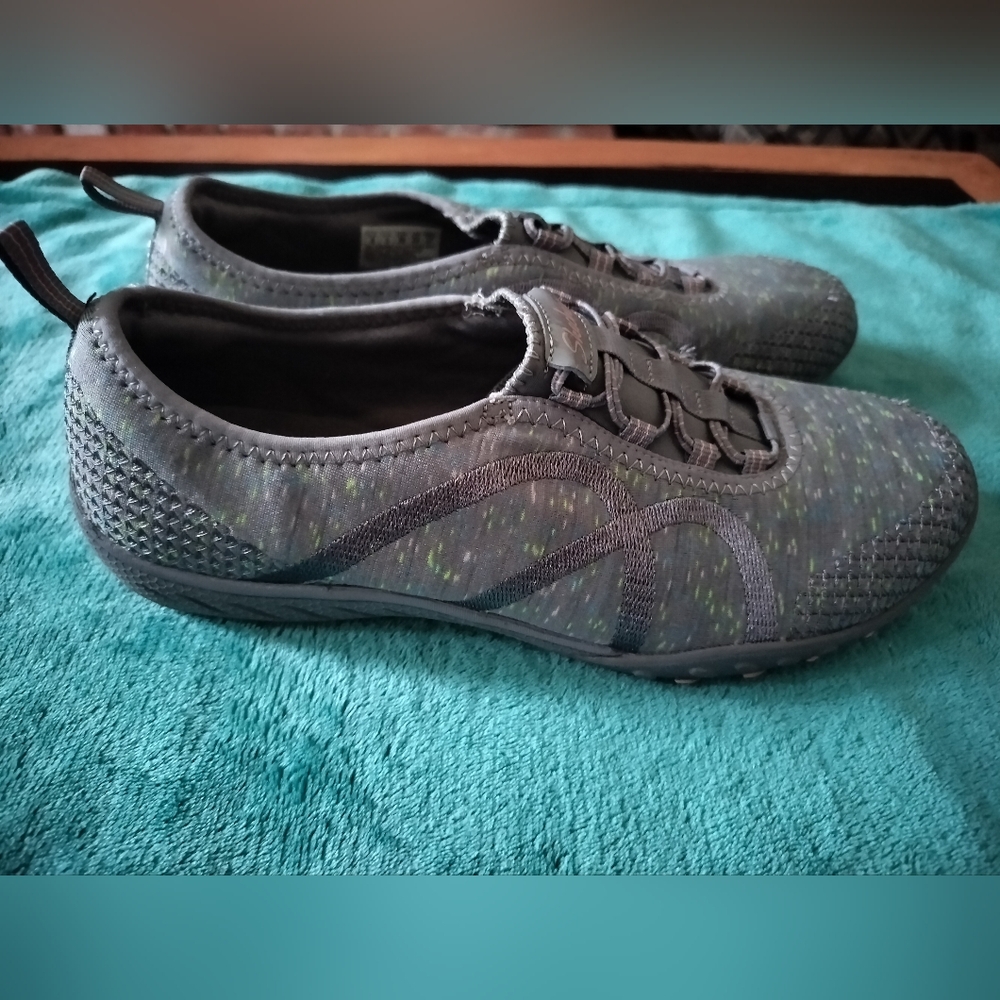Skechers Relaxed Fit Air-Cooled Memory Foam Gray Green Sneakers Size 8